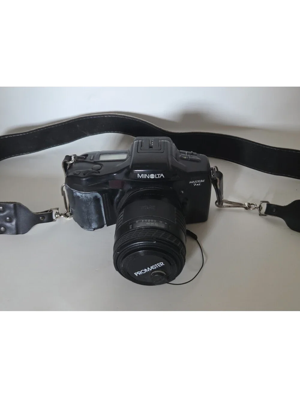 Minolta Maxxum 7xi 35mm SLR Film Camera with Sigma 70–210mm Zoom Lens